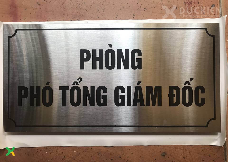 Bien-phong-ban-bang-inox