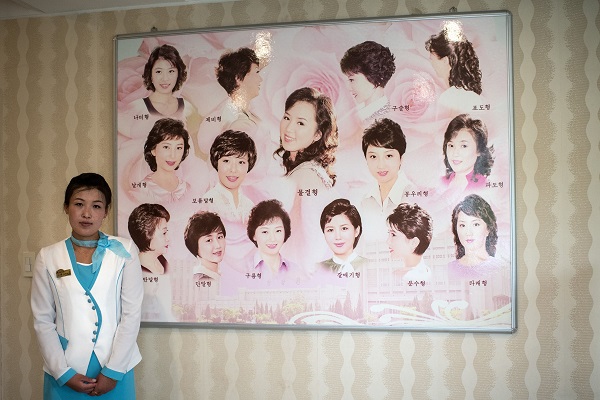 Người dân Triều Tiên chỉ được phép để kiểu tóc theo quy định của chính phủ