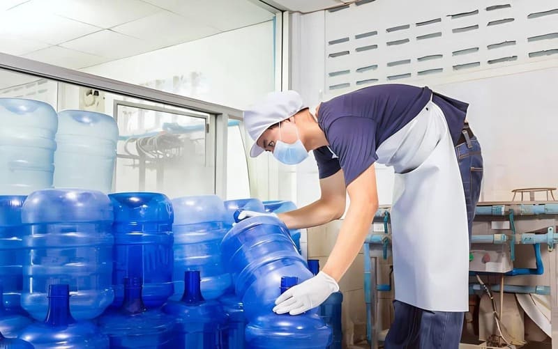 Luôn bảo quản vệ sinh bình nước 20L mỗi khi sử dụng 