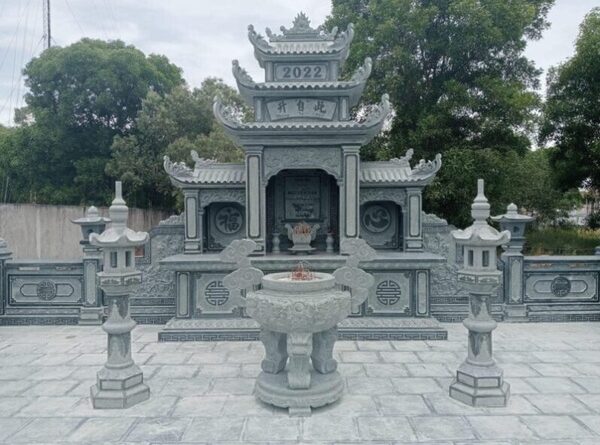 Lăng đá xanh rêu