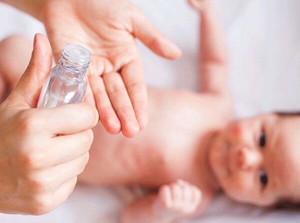 Tinh dầu thiên nhiên dùng cho bé giúp cải thiện giấc ngủ và tăng sức đề kháng
